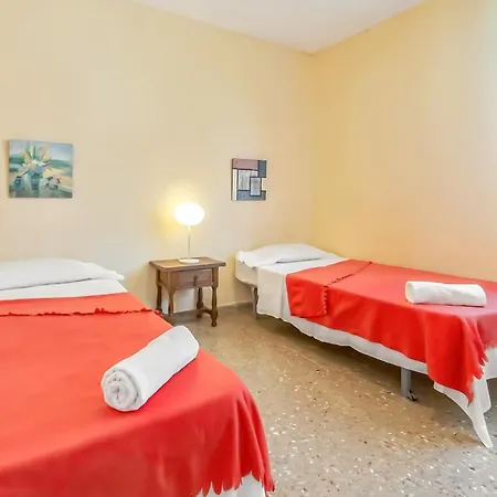 Near Playa De Americas With Wifi And Pool, Tenerife Sur Apartment *